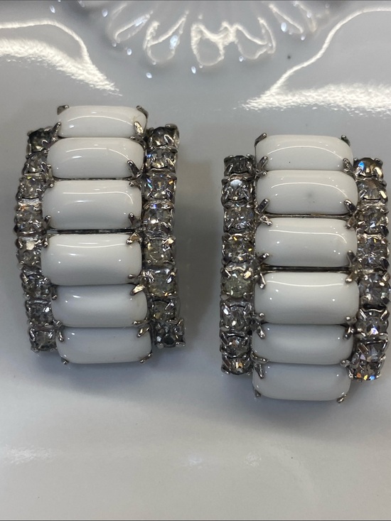 Kramer Jewelry - Vintage Kramer of New York Milk Glass Clip Earrings